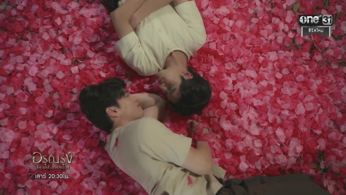 niceblueangel's tweet photo. The sheer romance of this moment! 

Seeing them share their love so deeply, completely wrapped in a sweet dream they know won't last forever. The tenderness is just too beautiful! 

THE EDGE OF HORIZON EP2

#อรุณรุ่งEP2

https://t.co/Vr3n8GMCjA
