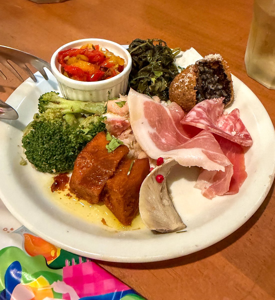 TYOITB's tweet photo. 最近たべたもの③
東武練馬 Pizzeria CIRO
前菜の盛り合わせ&amp;コラッジオーザ
ピザも美味いし、前菜の盛り合わせがこの内容で1,100円なの安い。

#板橋グルメ部 https://t.co/a9RzGCQVsp