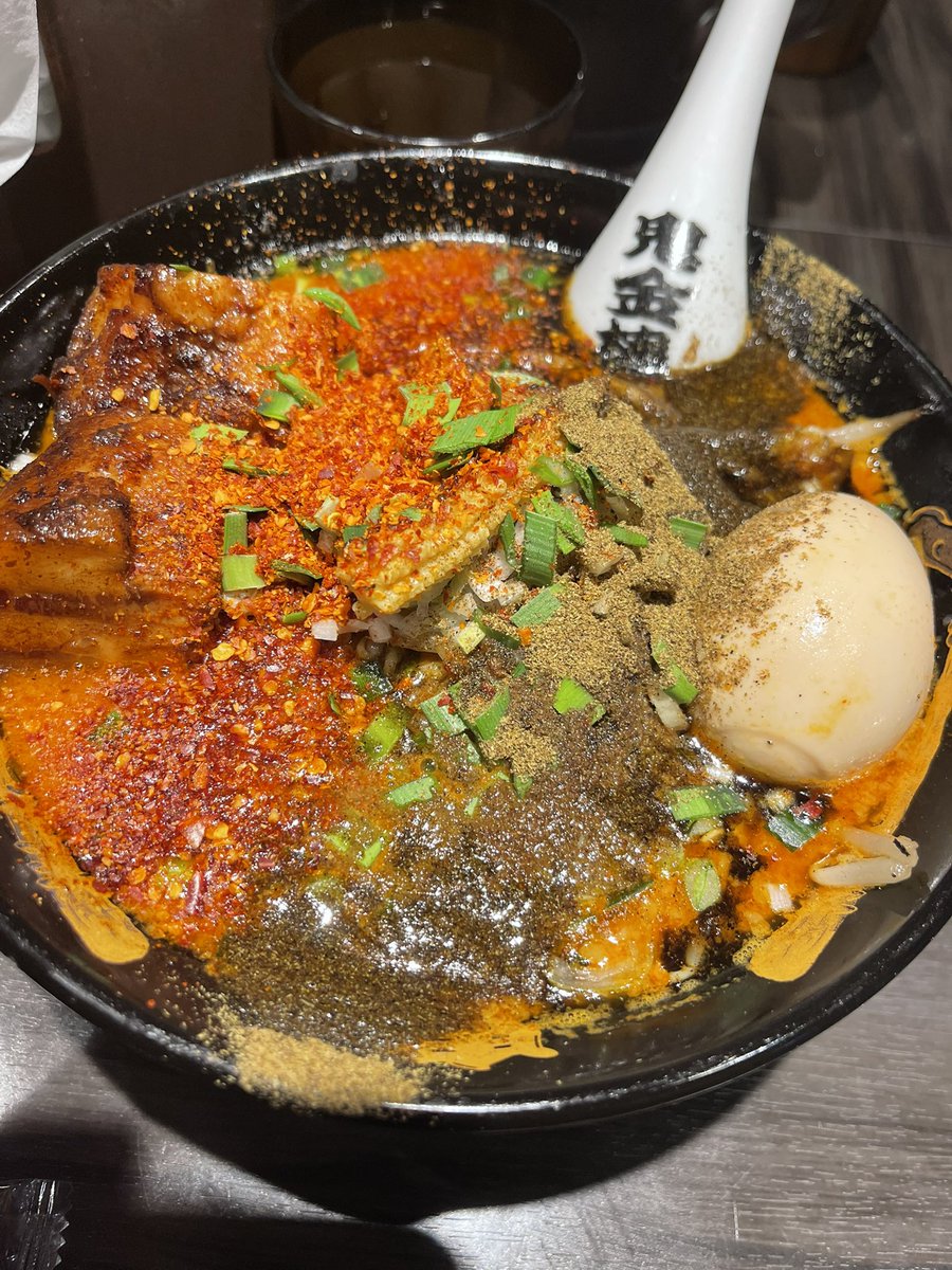 mujorh's tweet photo. W鬼マシ食べてきた
シビレだけ鬼殺しって出来るんだっけ… https://t.co/7RWQktfr5t