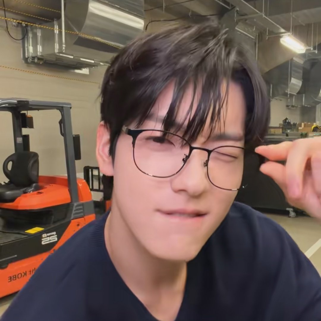 soozznbiased's tweet photo. loser *dreamy sigh* https://t.co/sE7sEBHw5G