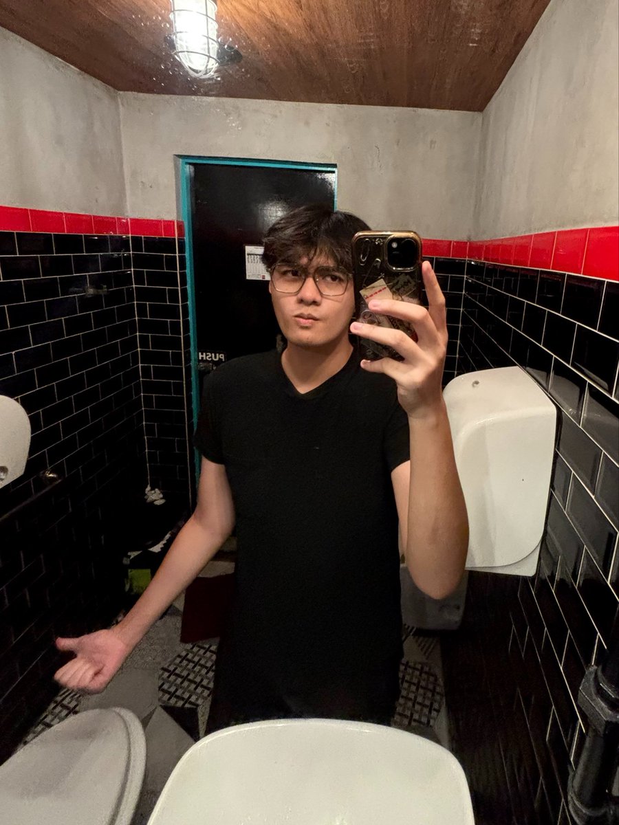dreyldian's tweet photo. 🚽 https://t.co/OcTpcflIq8