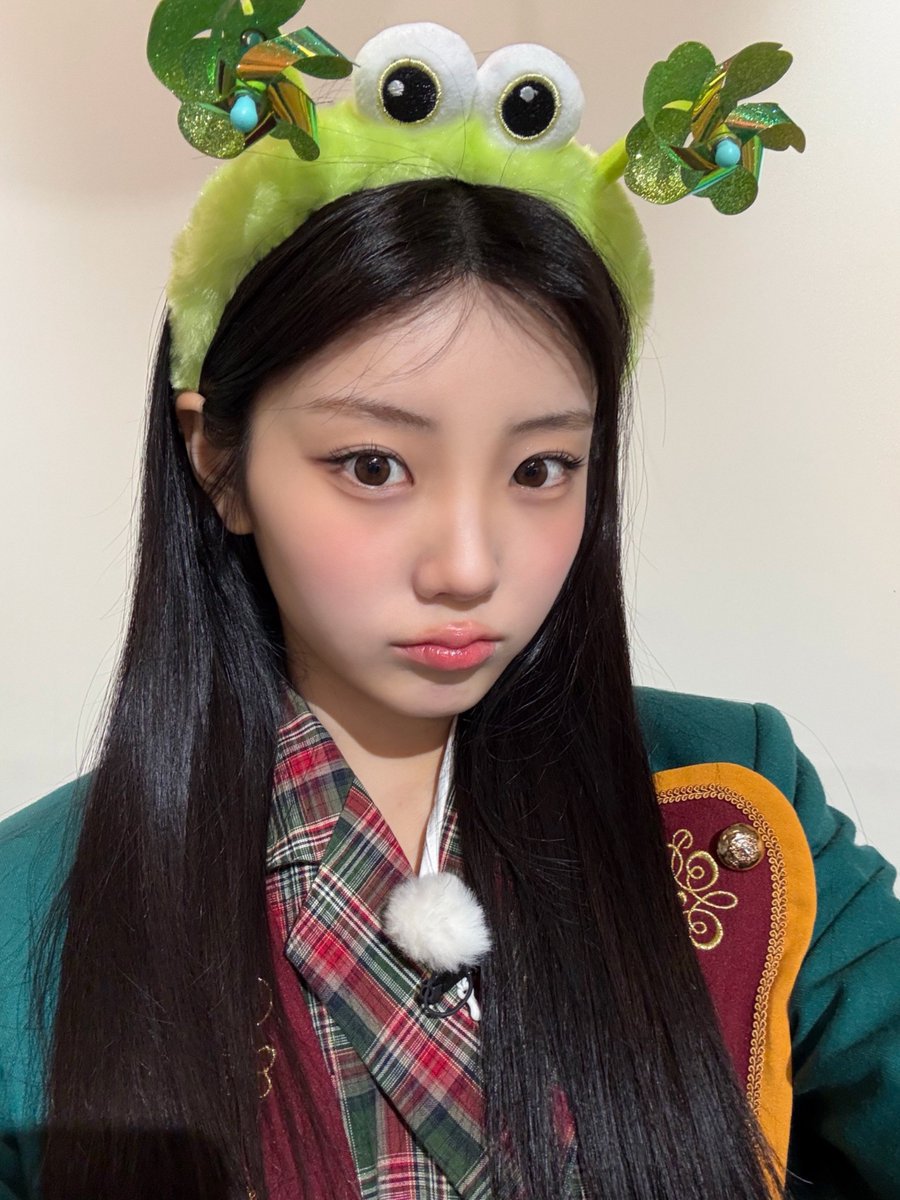EdgeOfWONHEE's tweet photo. Froggie wonhee vs duckie wonhee https://t.co/WRfiTUFjOW