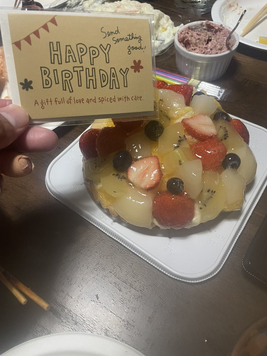 kuronomai's tweet photo. 飲み会楽しいー！！！
一足先にお祝いしてもらったー！！！嬉しー！！！ https://t.co/5W7LHzuMAH