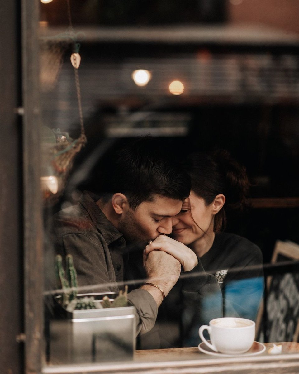 JEddieSE's tweet photo. ...el tiempo tiene el don de curar lo que duele...pero el café y los besos tienen el vicio de hacernos volver... https://t.co/FuTNA2Ulh4