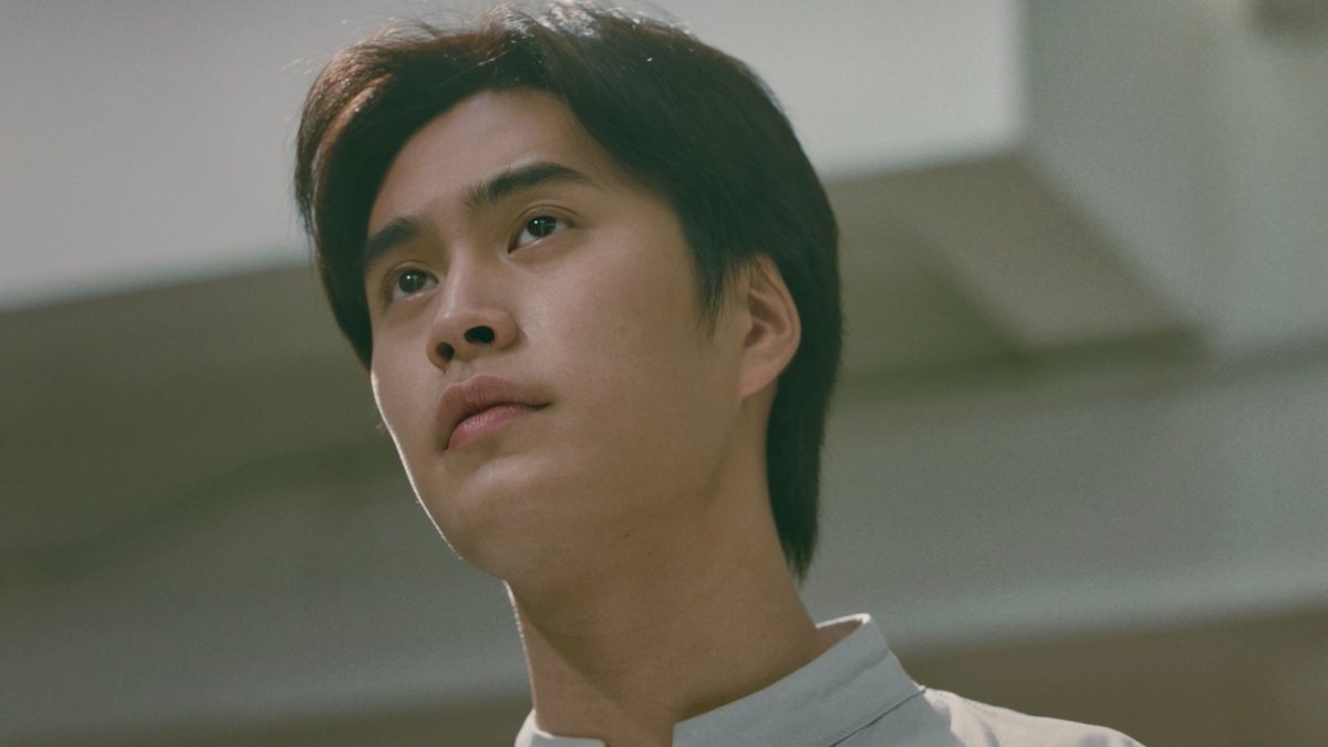 GMMTV's tweet photo. ในตอนนี้ สิ่งที่บาร์ธคิดถึงสุดหัวใจคือคุณแม่สินะ 🫳🏻
#TicketToHeavenEP5
@gemini_ti https://t.co/0qDDLs9c64