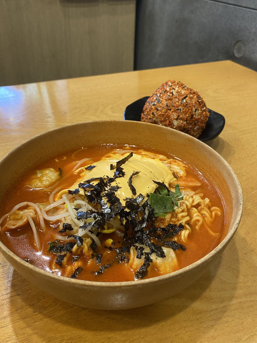 mateatup's tweet photo. 이게 내 엽떡 버전 라면이야 https://t.co/zBSnd1PyBm