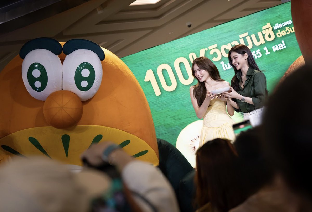 ZespriTH's tweet photo. ไม่รู้ว่า…ตัวอักษรที่พิมพ์ 
จะพอกับสิ่งที่พี่สไมล์ลี่😄มอบให้ไหมนะ ❓

แต่ไม่มีคำไหนที่เหมาะสมกว่านี้แล้วครับ

💛💚❤️“ขอบคุณมากครับ” 🙏🏻🐰🥝

ชอบ / ไม่ชอบ  บอกน้องกีวีหน่อยน๊าาาา

☺️☺️☺️☺️☺️☺️☺️☺️☺️☺️☺️☺️☺️

CL WITH ZESPRI KIWI

#ZespriTHXCharlotte #Zesprikiwifruit #ZespriThailand