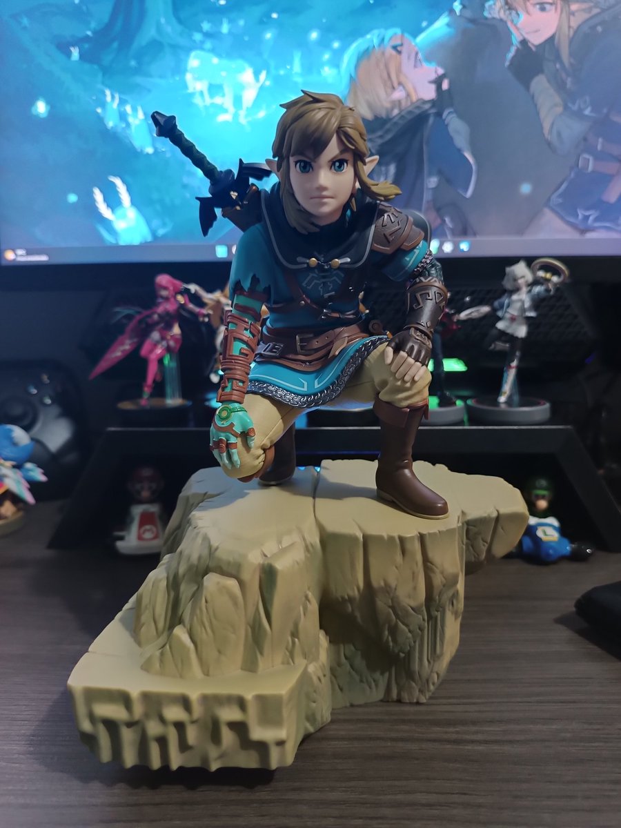 Sovereygnn's tweet photo. Chegou hoje tbm a Figurizama que comprei do Link do Zelda Tears e tô impressionado o quão bem feita e grande ela é pelo preço que paguei viu https://t.co/DMVKT0A7P6