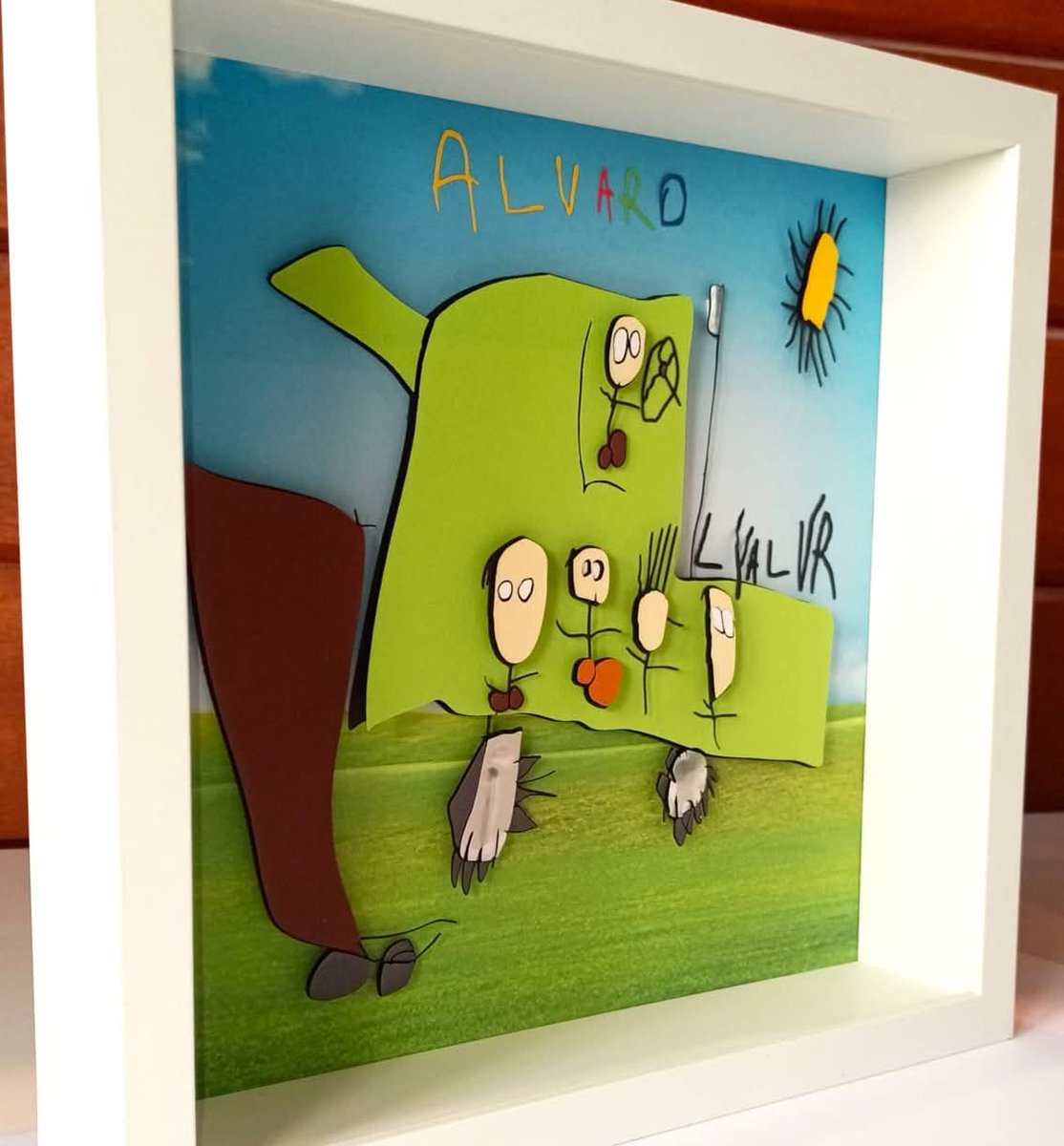 kartonkut's tweet photo. Y otro dibujo, otro cuadro precioso.,❤️ #kartonkut #artesania #niños #niñas #mama #papa #familia #dibujosdeniños #dibujando #dandovida #regalos #regalosunicos #arteconniños #regalosespeciales #unregaloparapapá #cuadrosdecorativos #habitacioninfantil #regalo #arteconniños https://t.co/ClcDia4da7