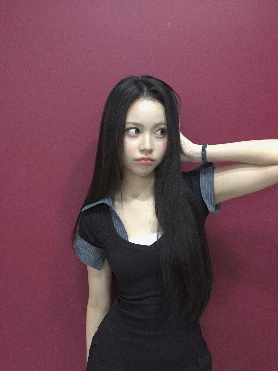 Kiwi_rmen's tweet photo. 너무좋다진짜.. 생머리에 코디까지 거를타선이 없어 https://t.co/oO8Ki03YfV