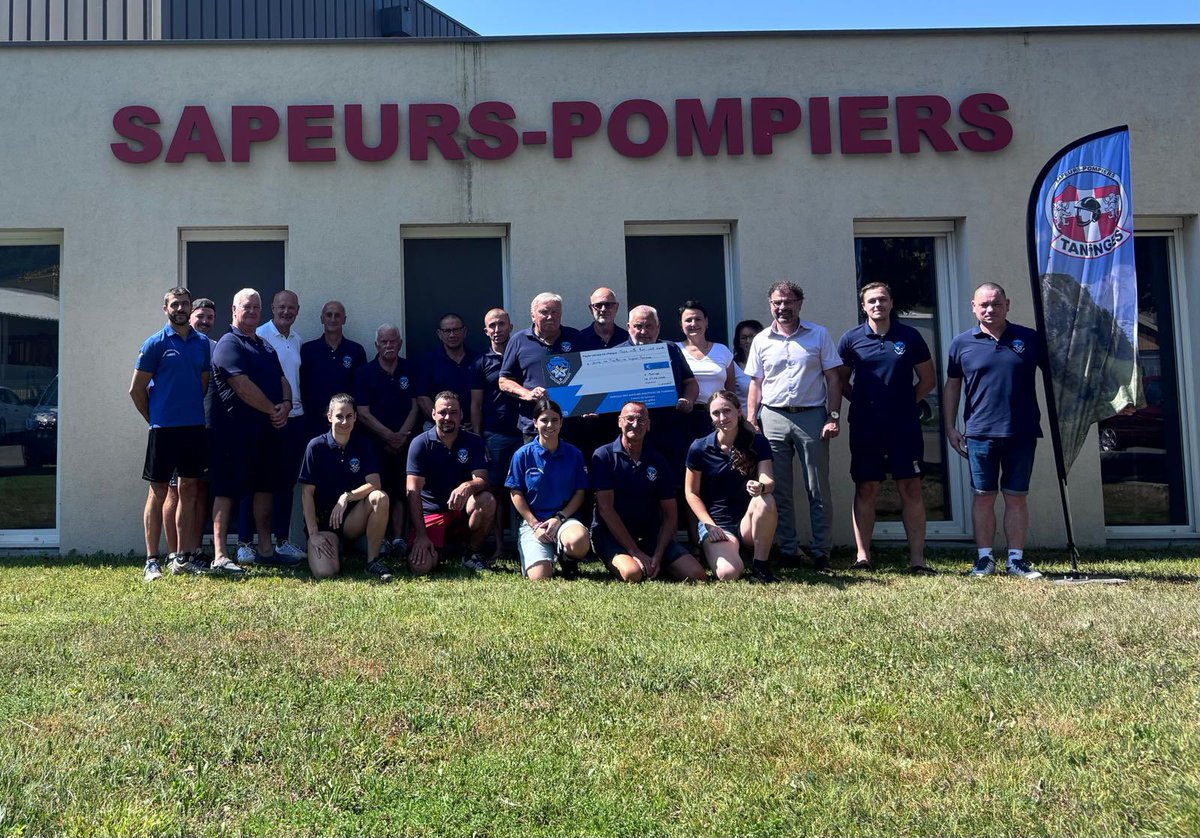 OdpPompiers's tweet photo. #Don | 🙏 Un grand merci à l’Amicale des sapeurs-pompiers de Taninges pour son don de 3 800 € au profit des 1785 orphelins💙 des @PompiersFR.

Cette somme, intégralement récoltée grâce à la brocante annuelle organisée par l’Amicale, a été remise en présence de Monsieur le Maire de Taninges et de Jean-Claude Cordeau, représentant de l’ODP.