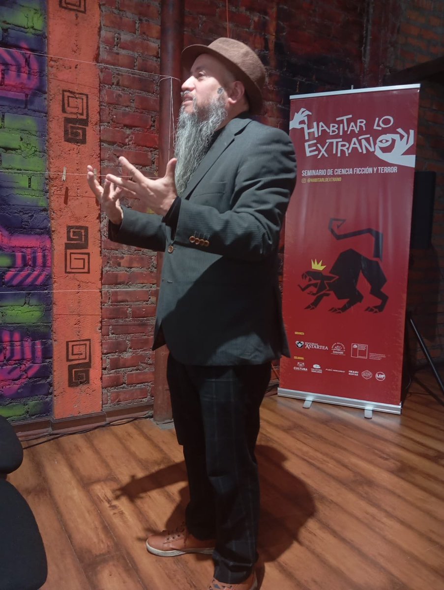 CAReyesG's tweet photo. Hoy en Arica hablando de historieta de terror chileno en el seminario Habitar lo extraño.
@AstarteaE https://t.co/doru5GDwKH