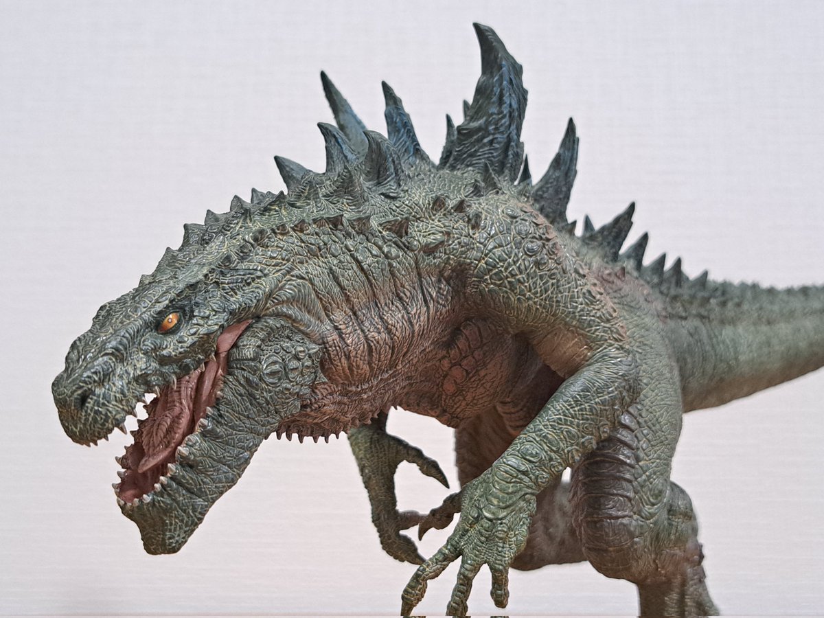 ITIS1954's tweet photo. 東宝30cmシリーズ ゴジラ(1998)
先日届いたこちらを今日ようやく開封
劇中そのままの造形でほんとカッコイイ！

エメゴジの立体物って上体を起こして腕を伸ばした日本版ゴジラみたいなポーズの物が多くて、当時からずっと劇中通りの肉食恐竜的な体勢の物が欲しかったのでこれは大満足です

#エメゴジ https://t.co/gApSctVGhP