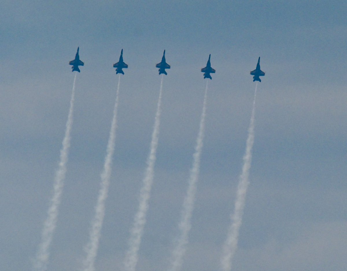ByTheBayPhotos's tweet photo. Even from a distance it was awesome to see the Blue Angels flying over Pasadena and the Patapsco River yesterday for Sail 250 Baltimore!

#Baltimore #Pasadena #AnneArundel #Sail250 #ChesapeakeBay #BlueAngels #AirShow https://t.co/2W5oKBMTAz