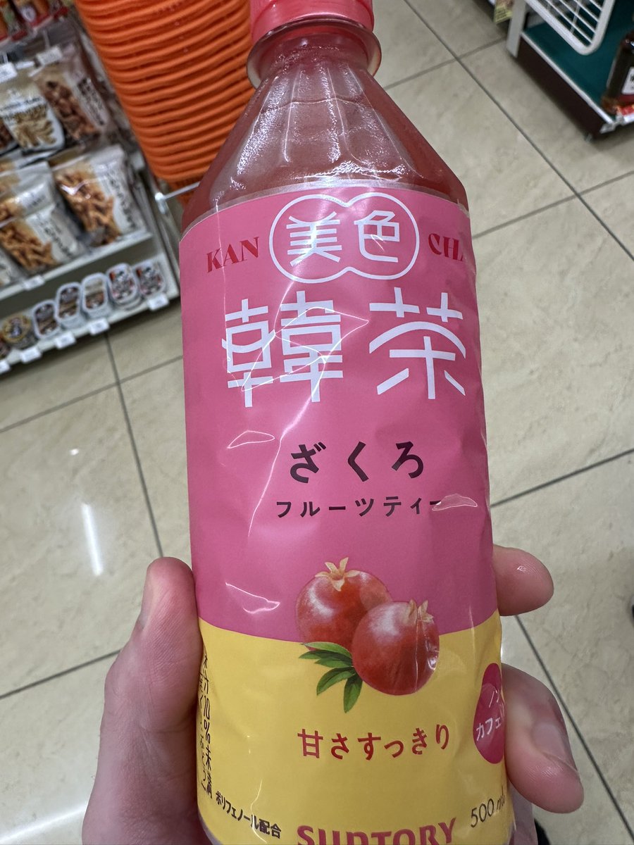 zakuro_jrn's tweet photo. エンジニアのマネごとしてきた〜
私メインでレコーディング編曲するので仕上がりはきっとざくろワールド全開です♪ https://t.co/cKXqDckF5o