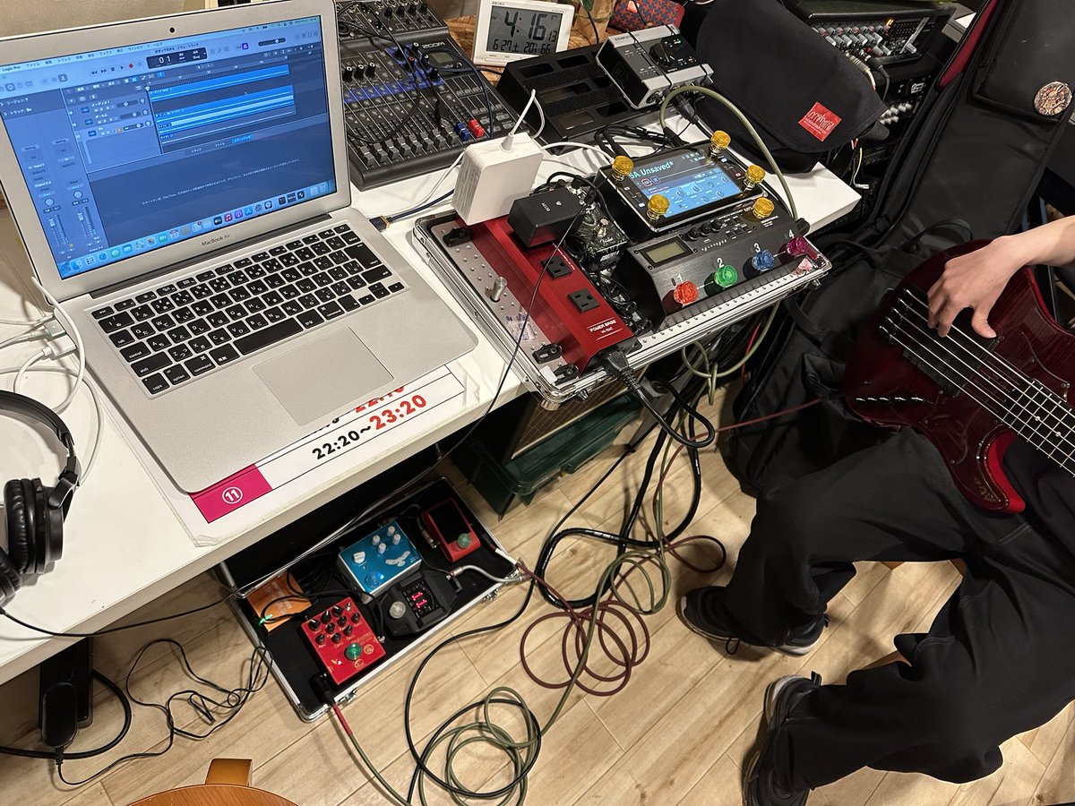 zakuro_jrn's tweet photo. エンジニアのマネごとしてきた〜
私メインでレコーディング編曲するので仕上がりはきっとざくろワールド全開です♪ https://t.co/cKXqDckF5o
