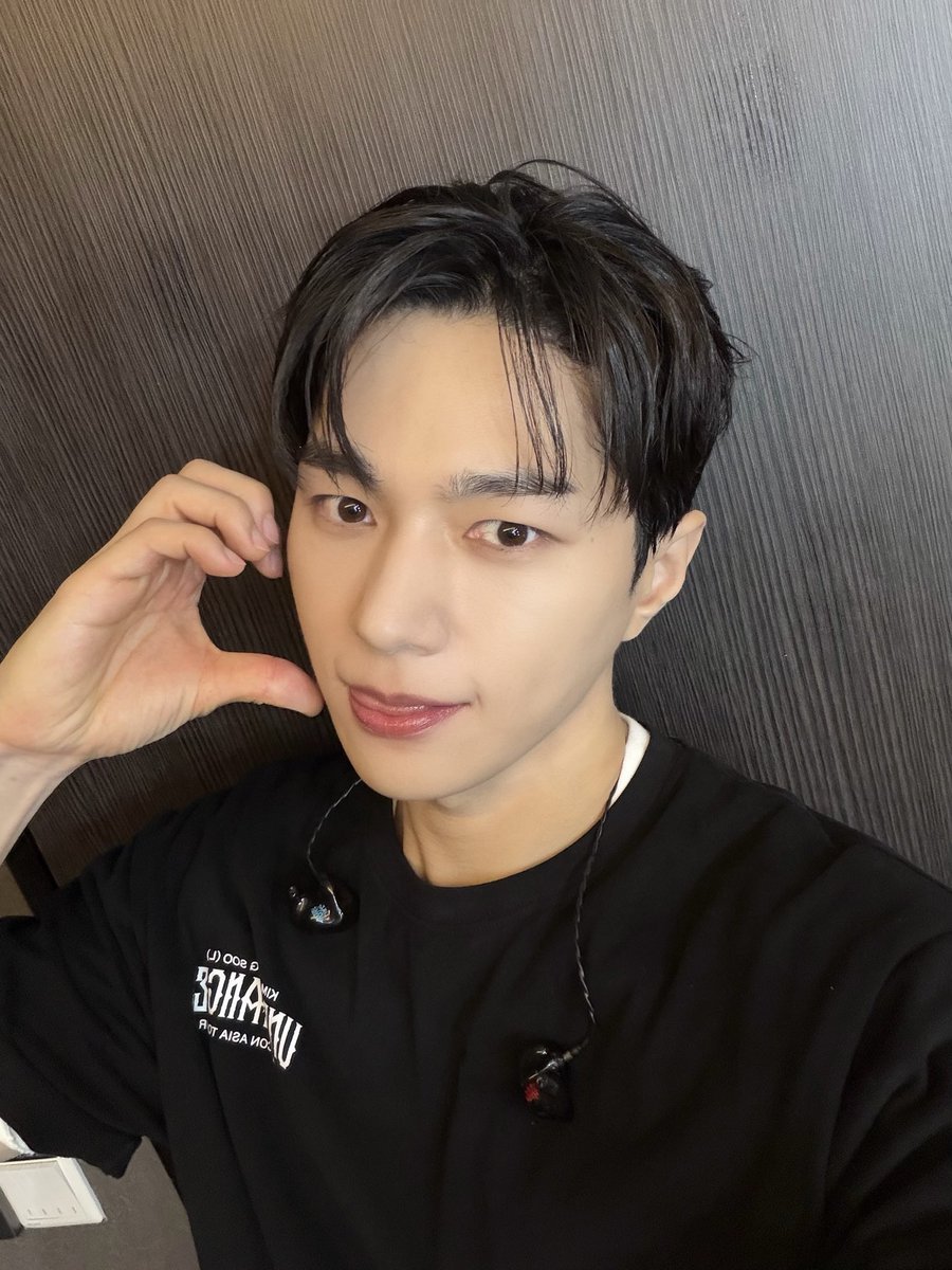 LKMS_official's tweet photo. 2026 KIM MYUNGSOO (L) FAN-CON <UNCHANGED> in Kuala Lumpur

오브피릿의 힘찬 함성과 사랑에 감동이 가득했던 오늘 🥹
말레이시아 오브피릿 Terima Kasih 😘😘

#김명수 #KIMMYUNGSOO #엘 #L 
#UNCHANGED https://t.co/P4bHvWeK4t