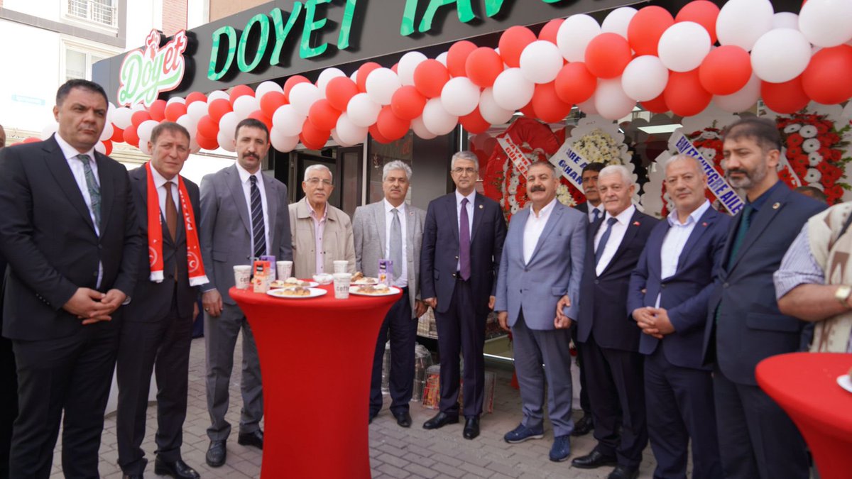 AvMuhammetSunar's tweet photo. • Milliyetçi Hareket Partisi Erzurum Milletvekilimiz Sayın Kamil Aydın ile birlikte, ilçemizde hizmet vermeye başlayan Doyet Tavuk Dünyası'nın açılış kurdelesini kestik. İşletme sahibi Sayın Adem Aydemir'e ve ekibine hayırlı olsun dileklerimi iletiyor, yeni iş yerlerinin bol ve bereketli kazançlara vesile olmasını temenni ediyorum. @kamilaydinmhp