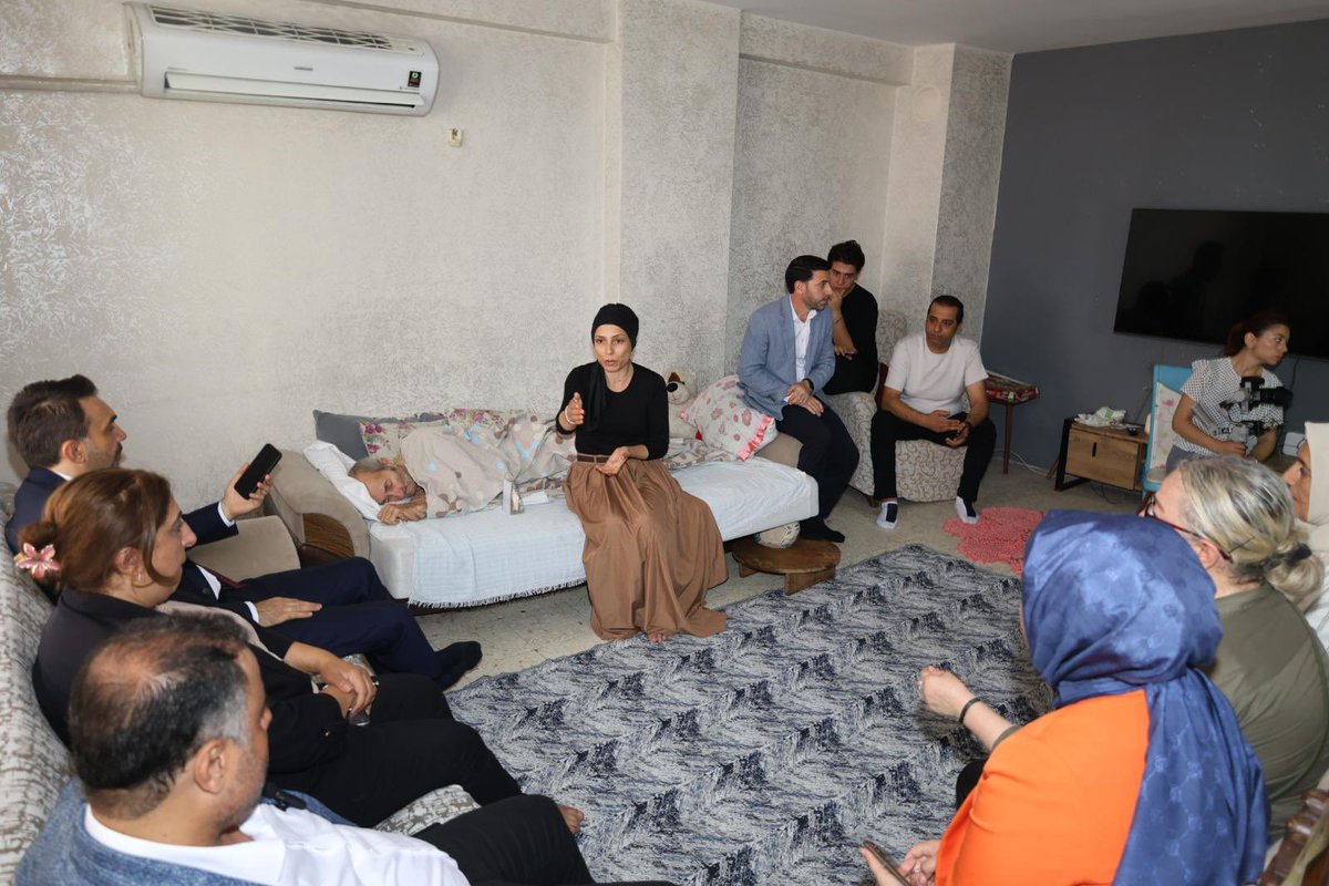 AdemAldemir33's tweet photo. 📍 Nusratiye Mahallesi | Akdeniz

✅ Üye Ziyareti

13 ilçe Teşkilatımızla birlikte eş zamanlı olarak gerçekleştirdiğimiz üye ziyaretleri kapsamında; İl Yönetim Kurulu Üyelerimiz, İl Kadın Kolları Başkanımız Sayın Hülya Ekin, İl Gençlik Kolları Başkanımız Sayın Ahmet Karagöz, Akdeniz İlçe Başkanımız Sayın Mahsum Sevimli ile birlikte kıymetli üyemiz Sayın Merve Özkoku ve ailesini hanesinde ziyaret ettik.

Ziyaretimizde Cumhurbaşkanımız Sayın Recep Tayyip Erdoğan'ın selam ve muhabbetlerini ileterek hasbihal ettik. Talep ve görüşlerini dinledik.

AK Parti olarak milletimizle gönül bağımızı güçlendirmeye, vatandaşlarımızın yanında olmaya ve her daim sahada olmaya devam edeceğiz.

#AKParti #Mersin #ÜyeZiyareti #BizBüyükBirAileyiz