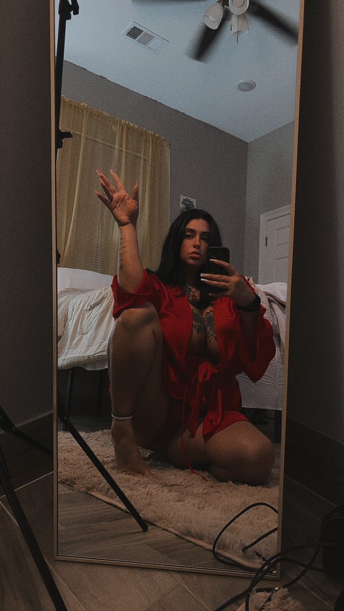 MariaLsd9393's tweet photo. Deals today weirdos
$35 private snap FULLY EXPLICIT💦🤤
$75 strip tease + 25pics &amp; 12 vids.
These are not on my onlyfans gotta get it today message me👽🖤 https://t.co/cK3ShRFiRR