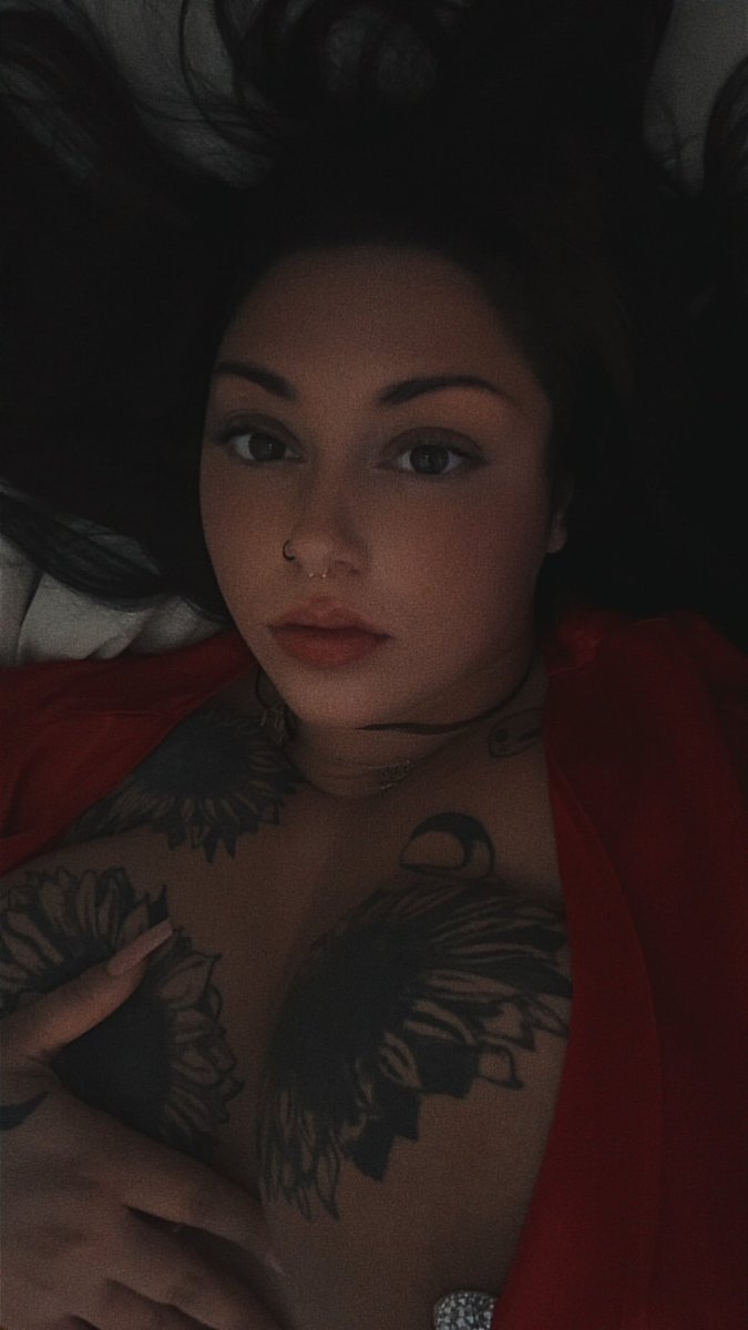 MariaLsd9393's tweet photo. Deals today weirdos
$35 private snap FULLY EXPLICIT💦🤤
$75 strip tease + 25pics &amp; 12 vids.
These are not on my onlyfans gotta get it today message me👽🖤 https://t.co/cK3ShRFiRR