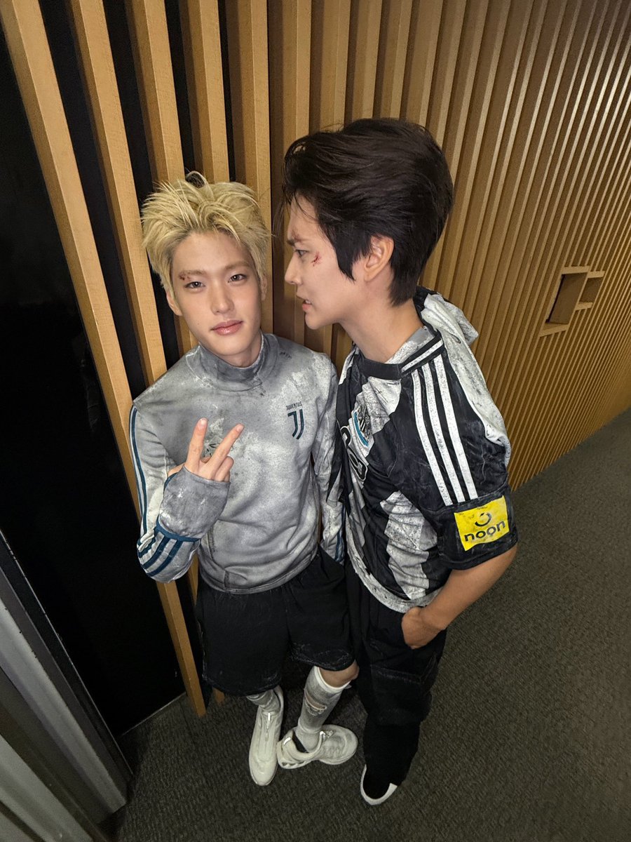 GentryEUNSEOK's tweet photo. I’ve had enough @GentrySOHEE my headache inducing https://t.co/X9RqxbIOB0