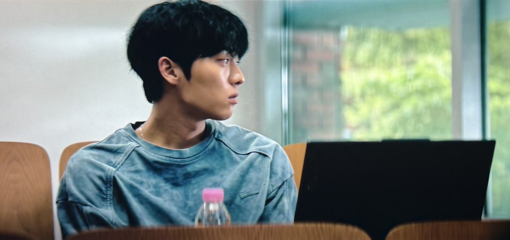 _O2O13O__'s tweet photo. 이강 옆태 너무 좋음🥰🥰 https://t.co/MXYeTTE6tT