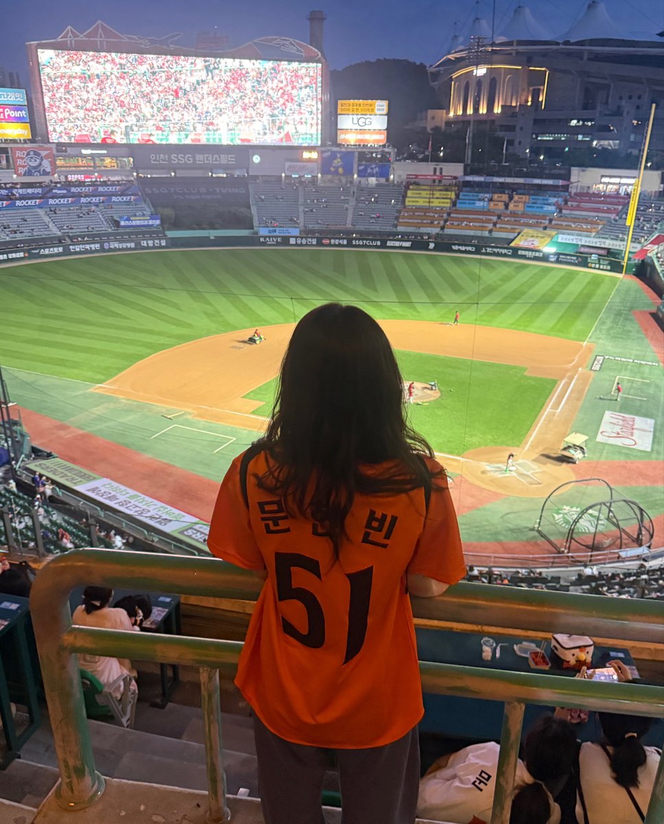 staaary_'s tweet photo. 이동현보다 ‘한화이글스’ 
🧡🧡🧡🧡 https://t.co/7aiE8ets8v