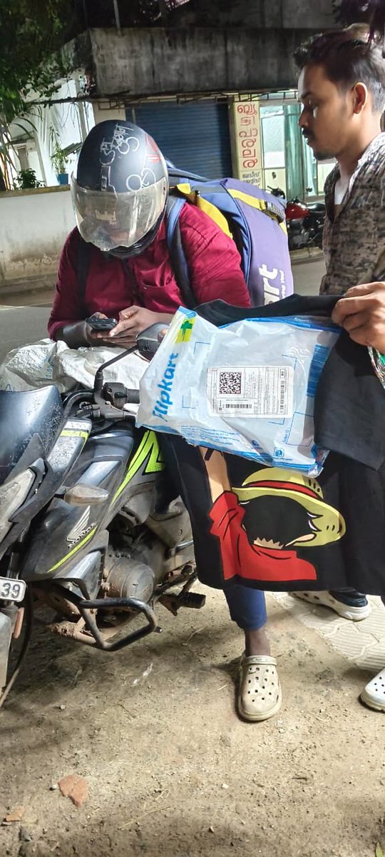 AkGamerYouTube1's tweet photo. Flipkart ki scam dekho order kiya tha kya aaya kya,#flipkartscam
@flipkartsupport 
@Flipkart https://t.co/KFtT7dxtRa