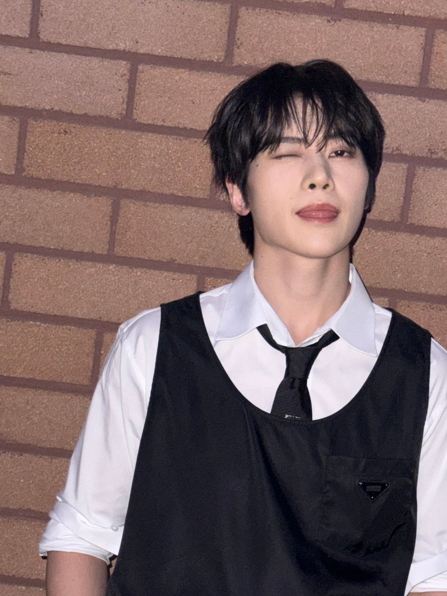 ECHO05_28's tweet photo. 매튜와 우현이 https://t.co/KHB4k2h1Dg