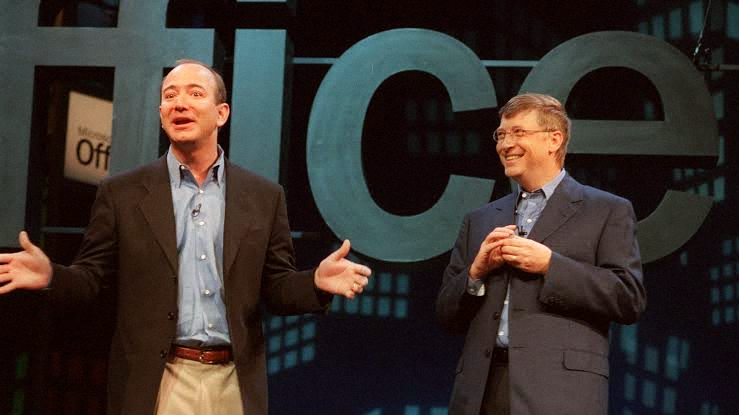 mr2kana's tweet photo. Microsoft $MSFT wrapped up the week with a market cap just $250 billion bigger than Amazon $AMZN 💻🆚📦 https://t.co/SMhlkloPBO