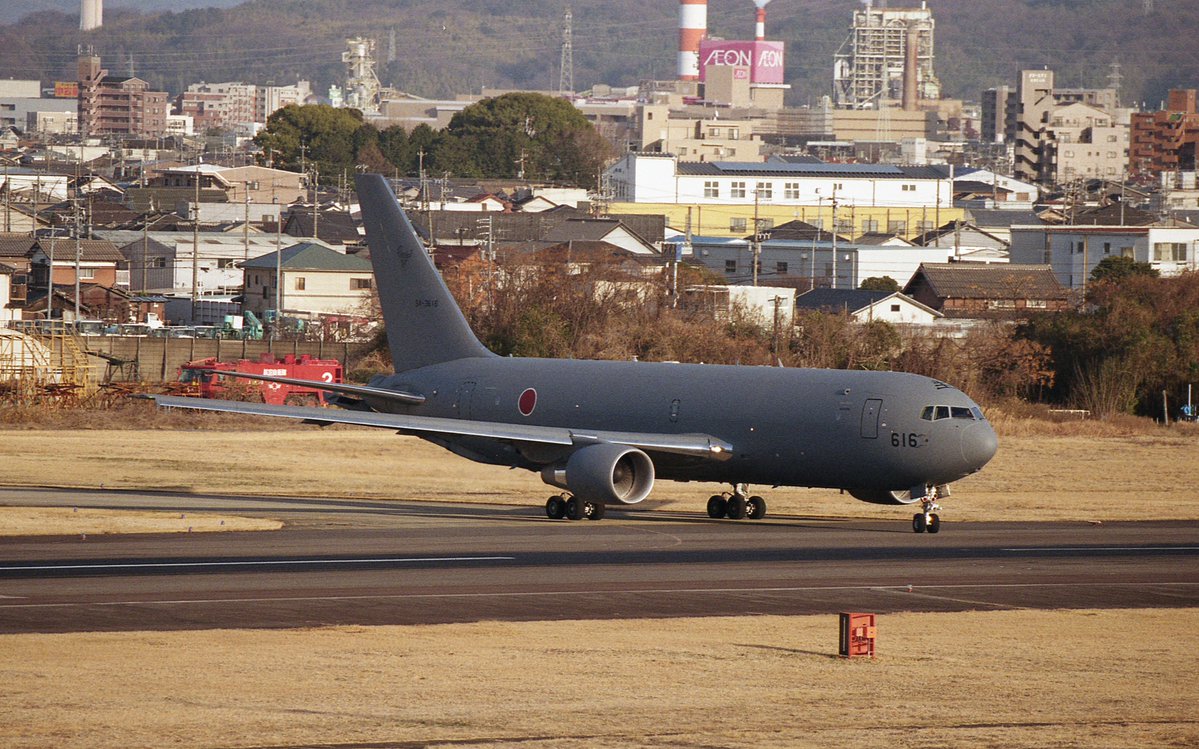 somat_ta's tweet photo. フィルムカメラで撮るE-767とKC-46
小牧基地航空祭2026に展示機として飛来していた機体のRTBです
767-200ベースなのでフィルムで撮ると古さを感じますね～
#Boeing
#ボーイング
#E767
#E_767
#KC46
#KC_46
#JASDF
#小牧基地航空祭
#小牧基地航空祭2026
#小牧基地
#RJNA
#フィルム写真
#フィルムカメラ https://t.co/qH76g9q4pS