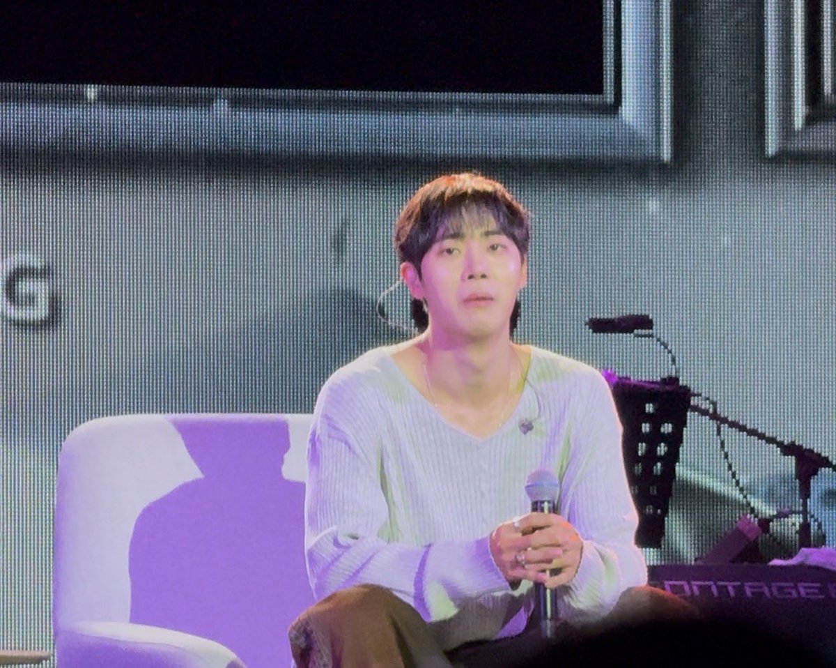cnduddn's tweet photo. 영우 그 잘난 얼굴 막쓰는거 개호감이세요 https://t.co/EoA3S4zqew