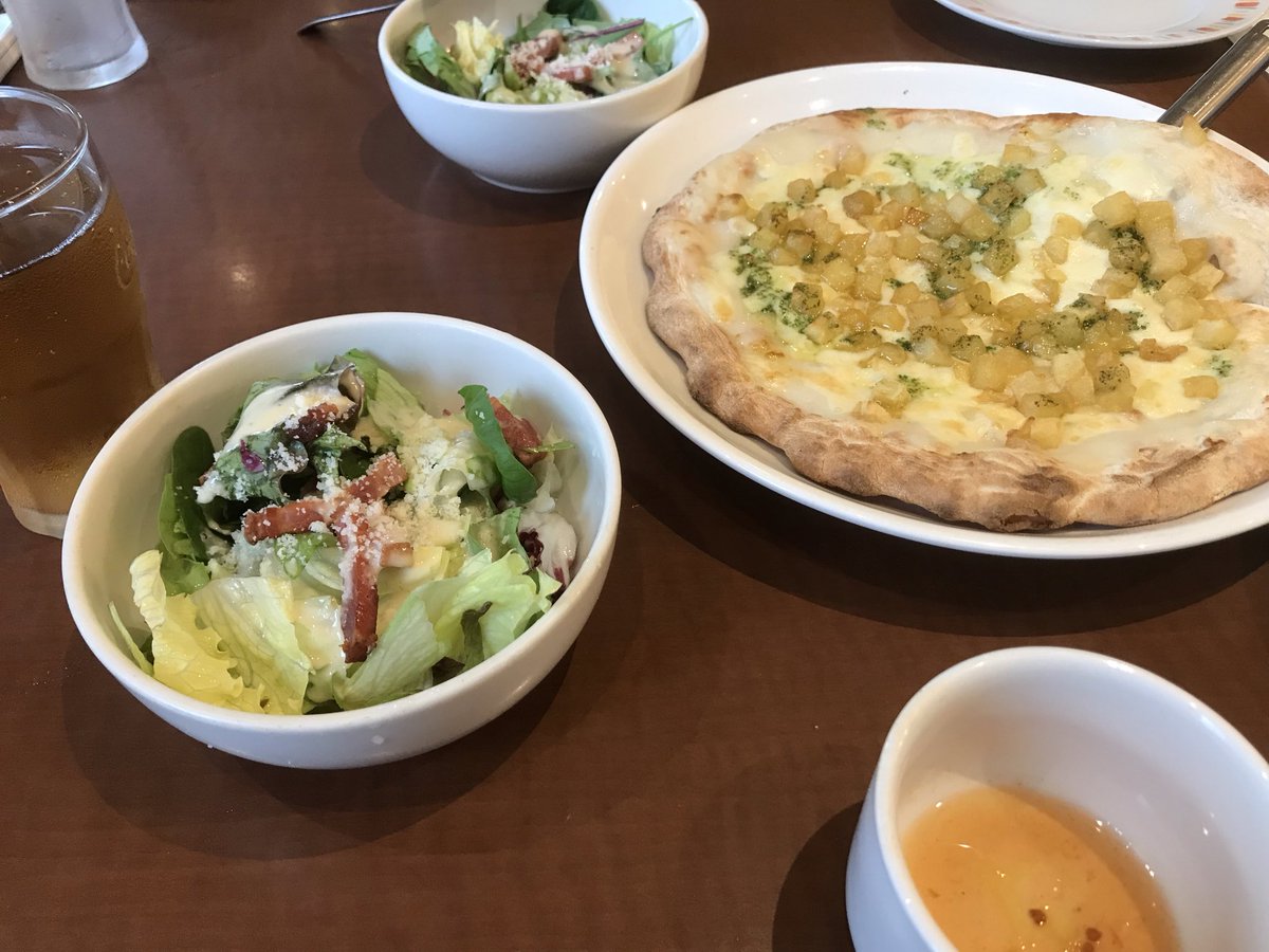 tororo171's tweet photo. グラッチェですかいらーくの株主優待ランチ。
今日は雨はずっと降ってたけど、台風の影響はあまりなかったかな？
むしろ昨日の地震の方が怖い😔 https://t.co/WtLWx1sH3h