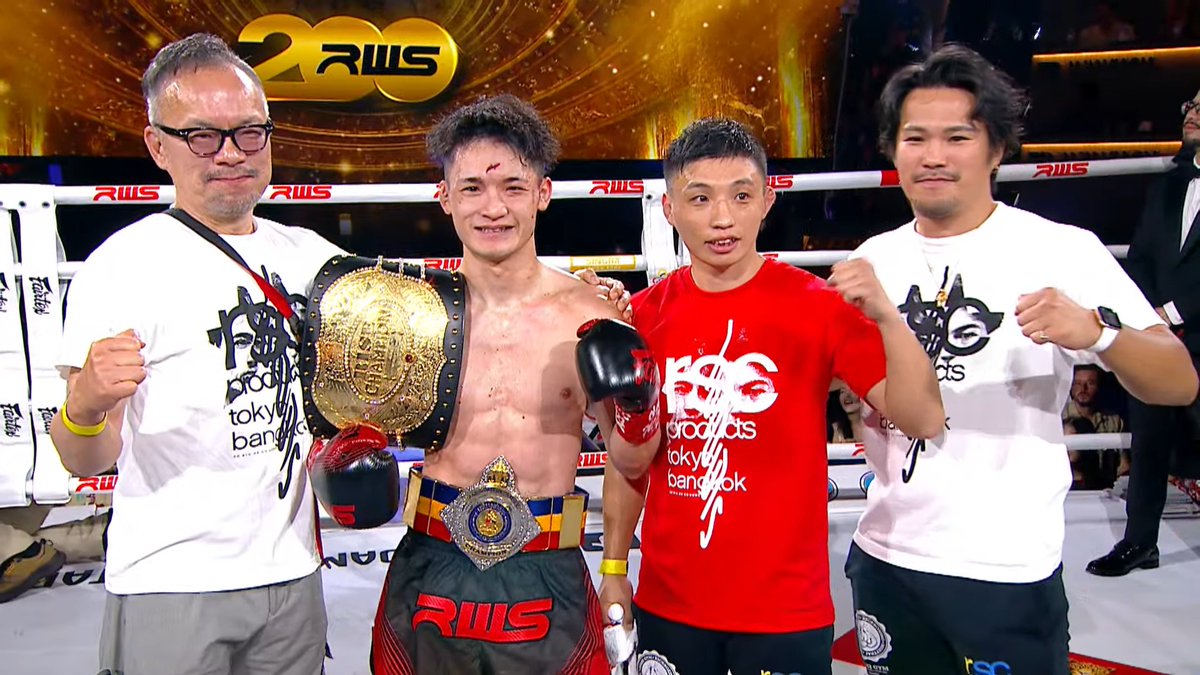 boutreview's tweet photo. RWS 6.27 ラジャダムナン（レポ）：RISE世界王者 大﨑孔稀、チャイトーンに肘で切られるも1R右ストレートでKO勝ちしラジャダムナン認定スーパーバンタム級暫定王座獲得 https://t.co/r0MsJsJLB5 https://t.co/8uFKv2JV48