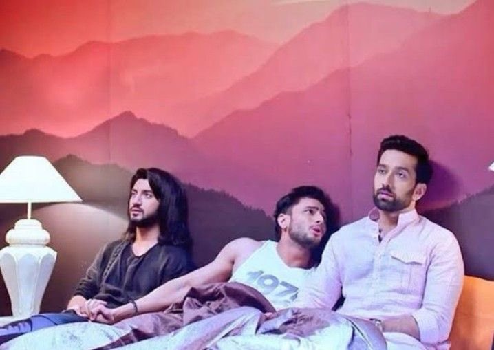 HULKBUS47569394's tweet photo. TEN YEARS OF MY COMFORT SHOW😭😭❤️
HAPPY 10 MY BOYSSS🥰🥰😚

#Ishqbaaaz  #ShivOmRu https://t.co/Zg8jA75grr