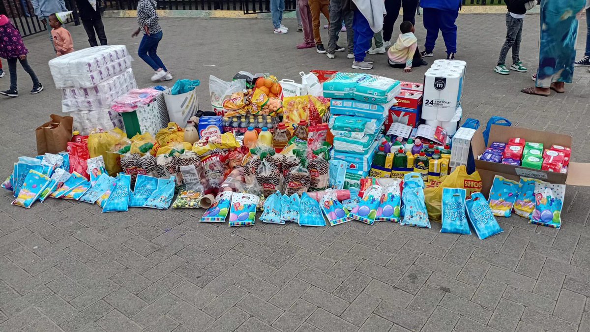 JoshuaNIIQ11799's tweet photo. We decided to mark Thandeka Tshabalala’s with the beautiful kids at Tembisa Child Welfare❤️❤️🎉

WORLD THANDEKA DAY
HAPPY BIRTHDAY THANDEKA
#ThaliansCharityDrive
#Big31Thandeka https://t.co/g4c1mrt3jo