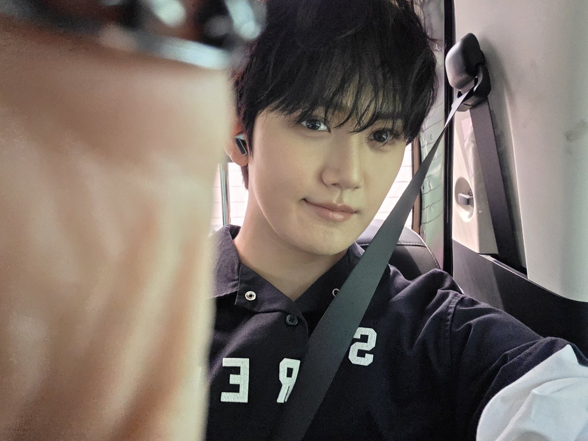 b0m1ng's tweet photo. 흑발얼빡셀카들완전미텻어 🫪🫪🫪 https://t.co/MhuX7K7ypp