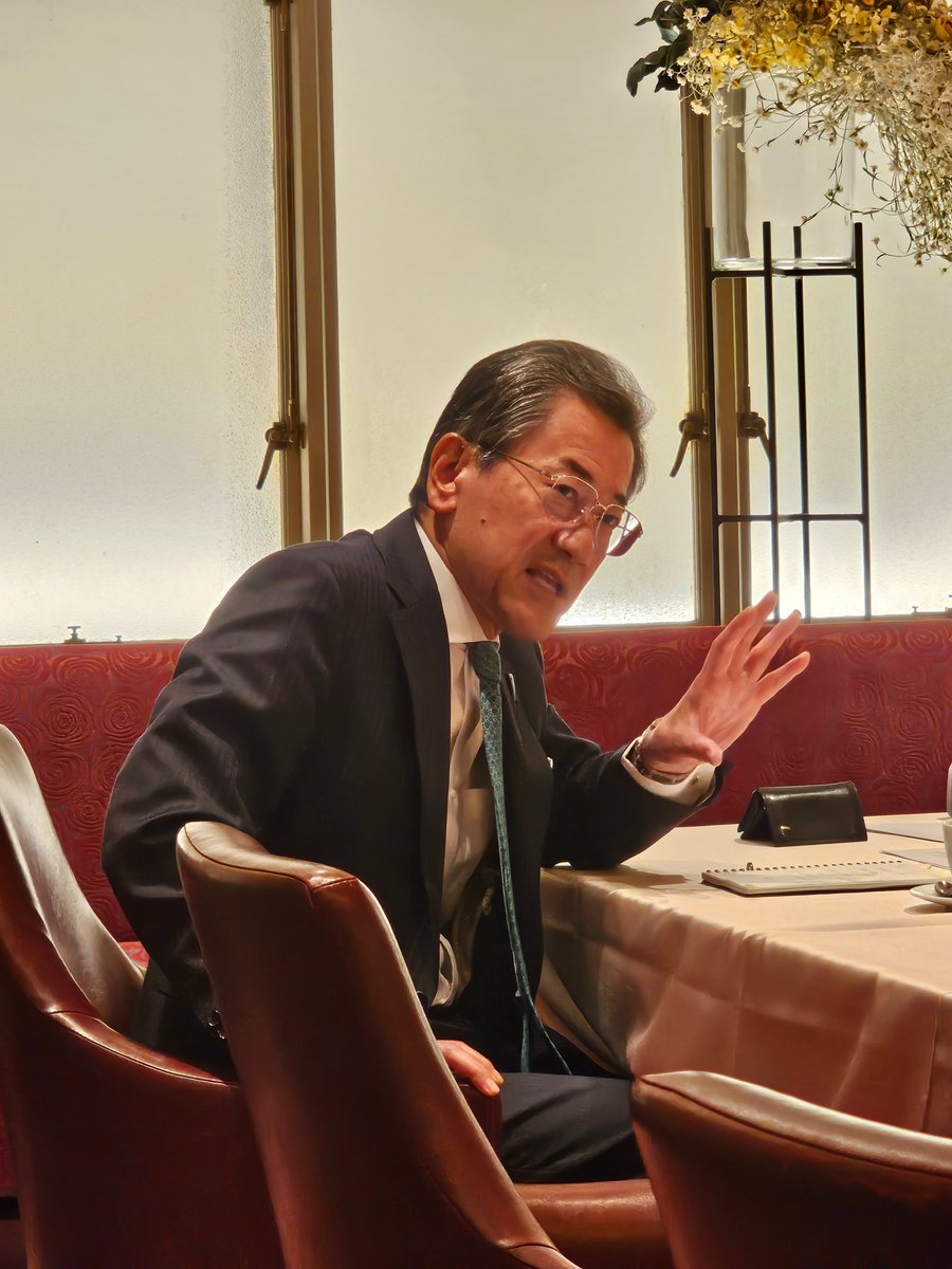 YamagamiShingo's tweet photo. 🇯🇵丸の内でオーナー企業社長相手に本音の国際情勢ブリーフ

●アステラス製薬•富士電機社員の拘束、相次ぐ在留邦人への斬りつけ事件が示すとおり、中国ビジネスは危険満載。
●スマホ、PCの中国持ち込みは厳禁。
●欧米企業に比べ、日本企業の「退け足」の遅さは致命的。関ケ原の島津勢に学ぶべき。 https://t.co/vrfoTFjiwc