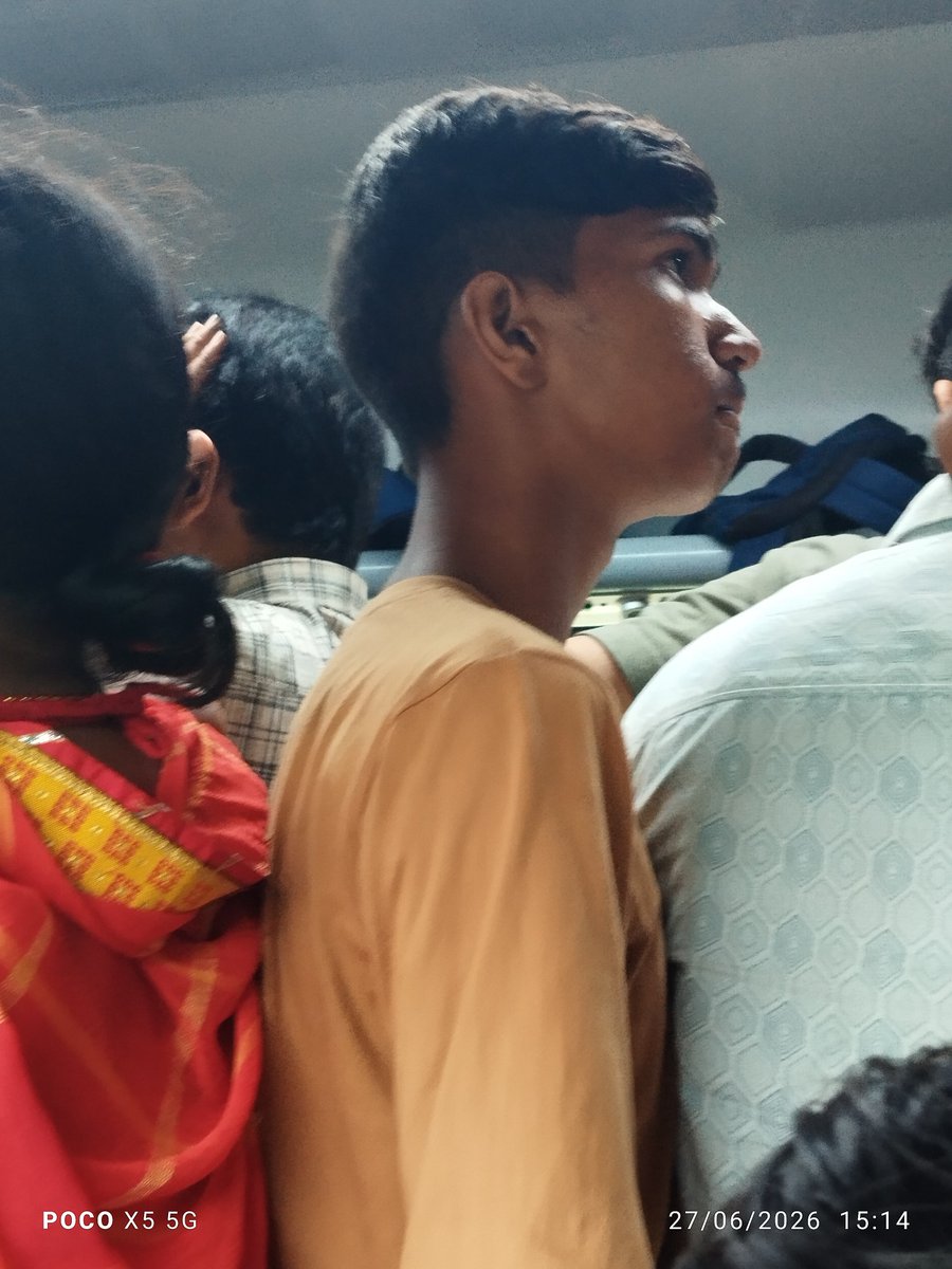 ansuman61642's tweet photo. बताओ ये General है या reserved y हाल है अभी 15510 का C2  का म् Div का बहुत बुरा हाल हैं कोई देखने वाला नहीं है  बूक्ड यात्री के समस्या को लड़कर बाथरूम जाना पड़ रहा है 
@RailwaySeva https://t.co/HHs3DH3yuh