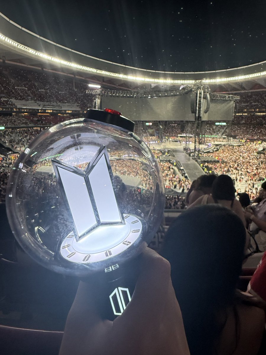 Irenecorcolesss's tweet photo. Armyyyy 😭 https://t.co/F59xYpQ9HN