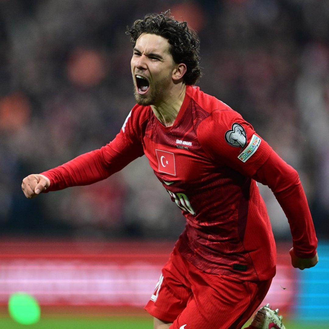 Milli Futbolcu Ferdi Kadıoğlu'na Sürpriz Kurye Teslimatı
