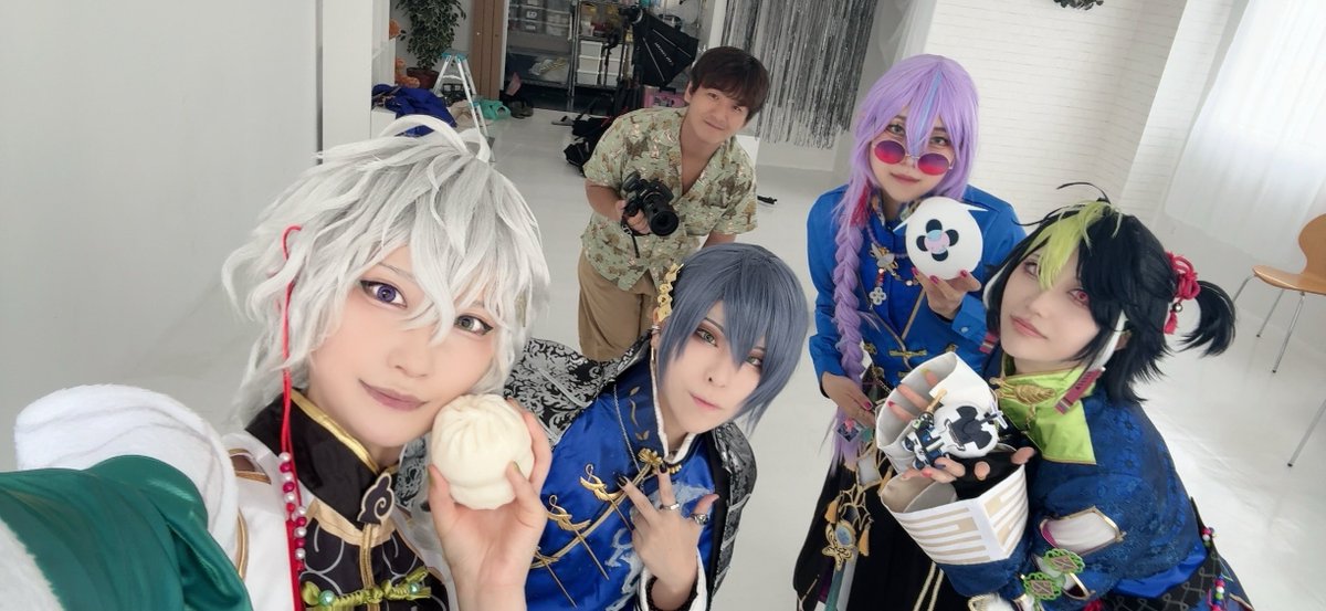 usukuchi514's tweet photo. 📷さんも一緒の記念撮影〜🥳アフターはみんなでカレー🍛食べた♡チーズナン美味しすぎたのでまた行きたいな🤤✨ https://t.co/UopbxiWBHO