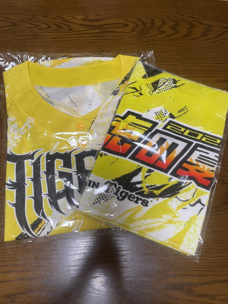 TORASUKI_KOUSAN's tweet photo. 当選した商品、今届きました〜🎁⋆*
やっぱり中身はTシャツでした🙌
タオルとTシャツ、Wで(σ´∀`)σゲッチュ
嬉しい、気分爆アゲ⤴️⤴️⤴️
早くウル虎の夏、来うへんかな〜✨️
待ち遠しいで✨️
#阪神タイガース
#LeRiA
#日本メディコ
#ウル虎の夏
#プレゼントキャンペーン
ありがとうございました〜👍🏻 https://t.co/arEt3DHbog