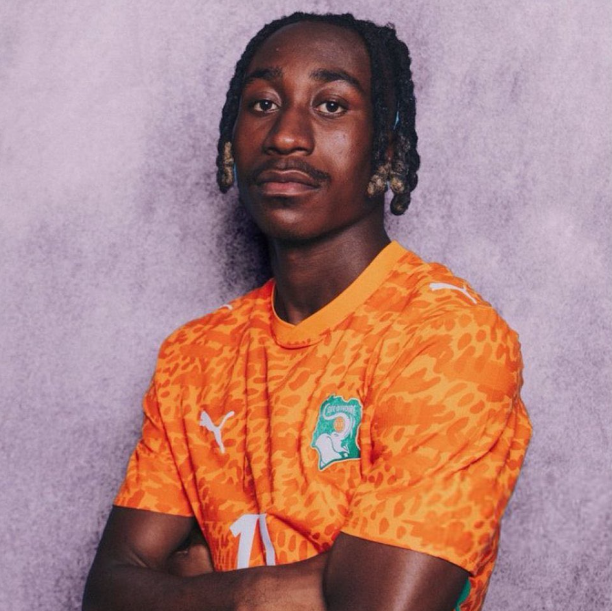 lnstantFoot's tweet photo. 🚨𝗟𝗘𝗜𝗣𝗭𝗜𝗚 𝗥𝗘́𝗖𝗟𝗔𝗠𝗘 𝟭𝟭𝟮 𝗠€ 𝗣𝗢𝗨𝗥 𝗬𝗔𝗡 𝗗𝗜𝗢𝗠𝗔𝗡𝗗𝗘 !

Liverpool continue de pousser pour recruter le jeune ailier ivoirien de 19 ans cet été.

Mais le RB Leipzig se montre très gourmand et réclame une somme XXL pour laisser partir son talent. 💰🔥

(@IanDoyleSport)