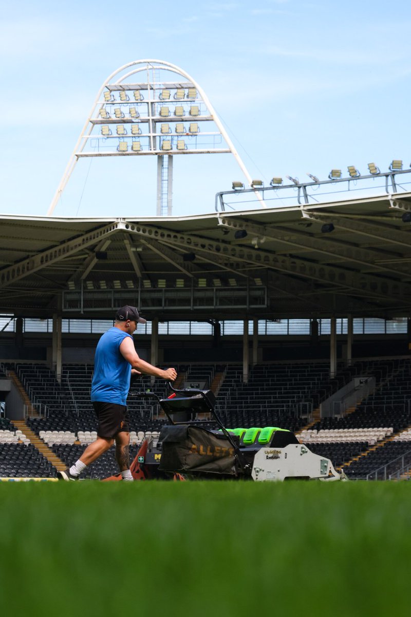 hullfcofficial's tweet photo. One for the pitch enthusiasts 😎

⚫️⚪️ #COYH https://t.co/4yiuWl240X