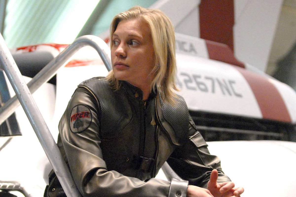cayugaprod24's tweet photo. Katee Sackhoff @kateesackhoff interpreta a #KaraThrace, alias #Starbuck, en una de las grandes cimas de la ciencia ficción televisiva: “Battlestar Galactica” (2003 - 2009).
#BattlestarGalactica https://t.co/NJomV9pRj6
