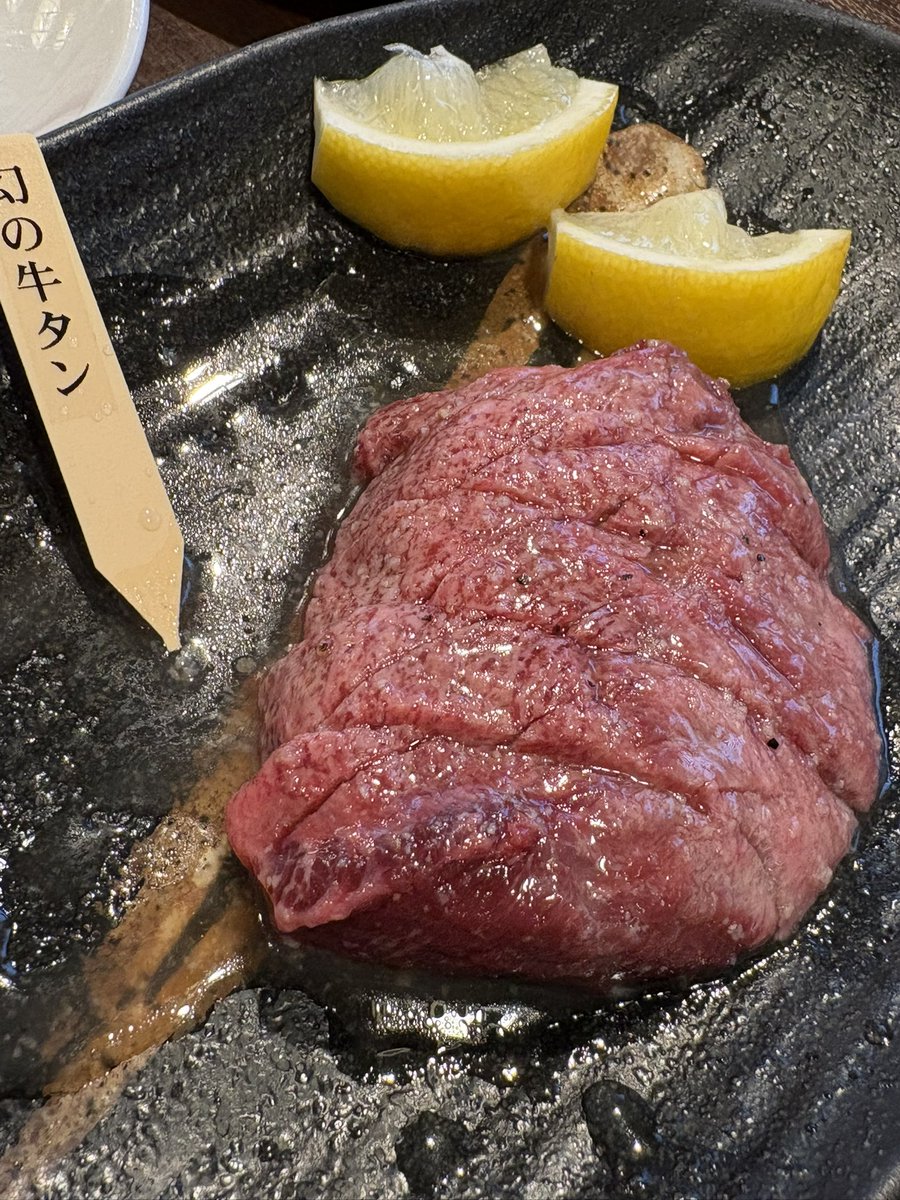 scof926's tweet photo. 台風🌀何処へ✨
思わず見計らったかの様に外出😋

飯テロ…的な✨
久しぶりの焼き肉に感極まってる😆
牛タンブーケ💐
幻の牛タン🎉✨

厚切りハラミがめっちゃ柔らかです😋👍✨ https://t.co/PewUOiRvBX