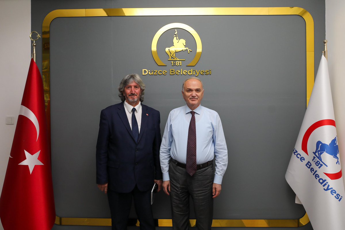 Dr_Faruk_Ozlu's tweet photo. Türkiye Gazeteciler Federasyonu Genel Başkanı Sayın Yılmaz Karaca, Genel Başkan Yardımcısı Sayın Levent Altun, Zonguldak Gazeteciler Cemiyeti Başkanı Sayın Derya Akbıyık ve Düzce Gazeteciler Cemiyeti Başkanı Sayın Sibel Kabasakal’ın ziyaretlerinden memnuniyet duydum. 

Değerli basın mensuplarımıza ve federasyon yönetimine nazik ziyaretleri, samimi sohbetleri ve Düzce’ye verdikleri kıymet için teşekkür ediyorum. @tgftr