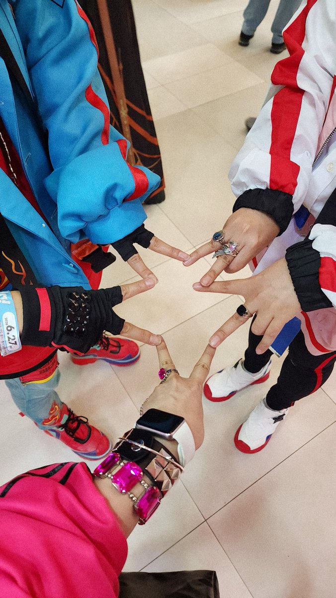 10yo_cos's tweet photo. (⁄ ⁄•⁄ω⁄•⁄ ⁄) 
오늘 팀코로 다녀왔습니다✌🏻🔥✌🏻
행사 수고 많으셨어요👏🏻
일요일 날 뵈욧 ✨✨ https://t.co/M4DXKf65eJ